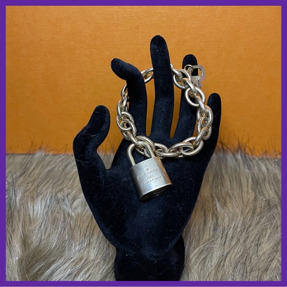 Sale!!! Authentic Louis Vuitton Lock and Key #317 - Picture 2 of 11